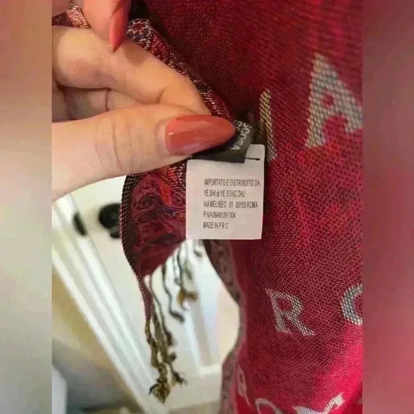 Beautiful Scarf/wrap from Rome - Picture 6 of 7
